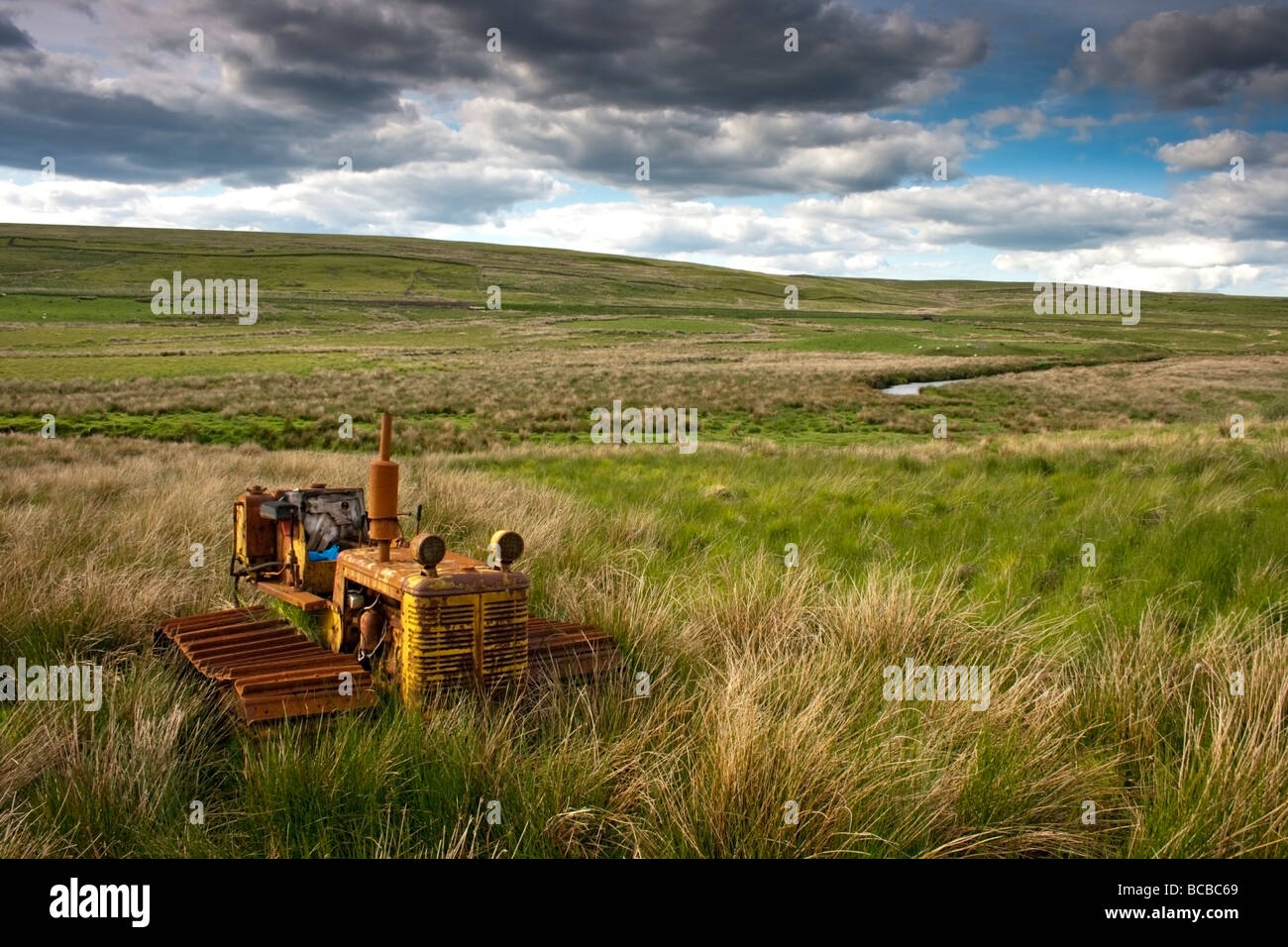 Vecchio trattore paesaggio Foto Stock