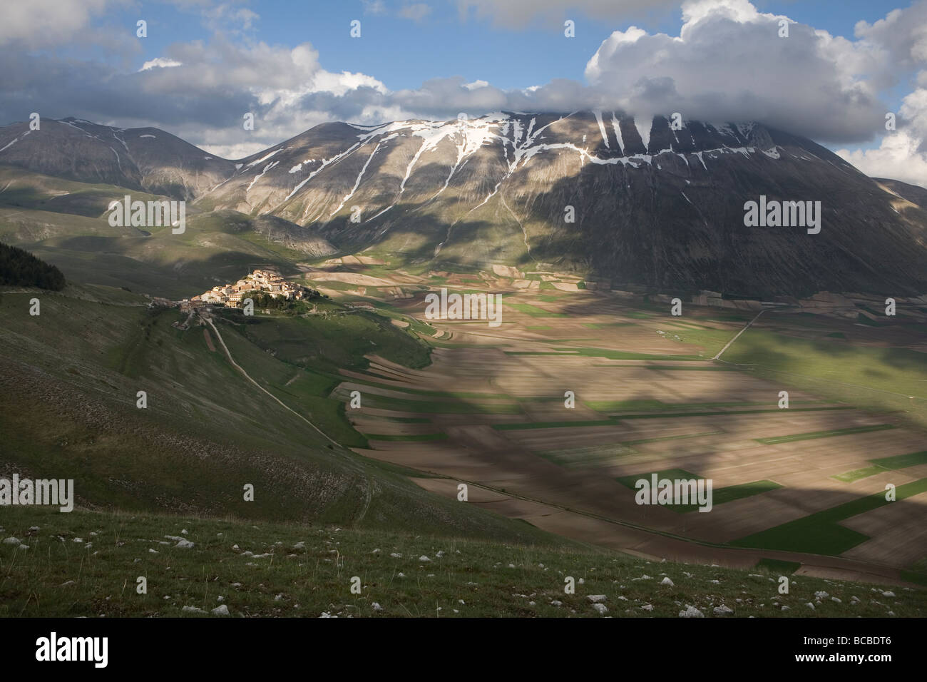 La pianura del pianoforte Grande nel Parco Nazionale dei Monti Sibillini in Umbria, Italia Foto Stock