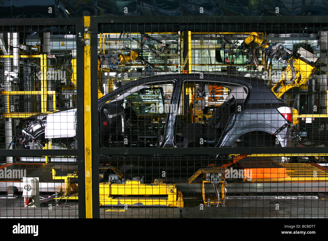 Vauxhall fabbrica di automobili della linea di produzione di Ellesmere Port mostra Vauxhall Astras in produzione Foto Stock