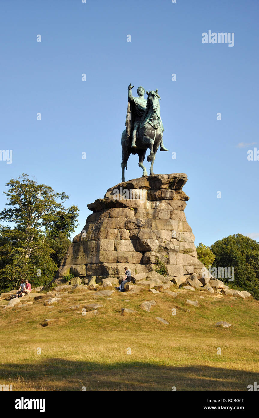 Il 'Copper Horse' statua di Re Giorgio III, lunga passeggiata, Windsor Great Park, Windsor, Berkshire, Inghilterra, Regno Unito Foto Stock