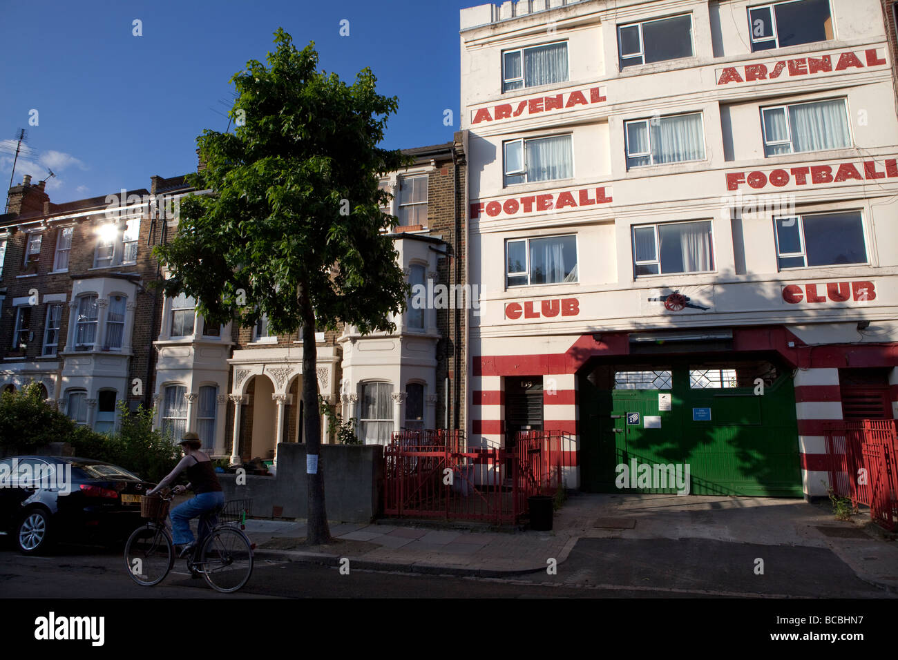 La facciata della vecchia Arsenal Football Club, lo stadio di Highbury. Ora trasformata in appartamenti. Foto Stock