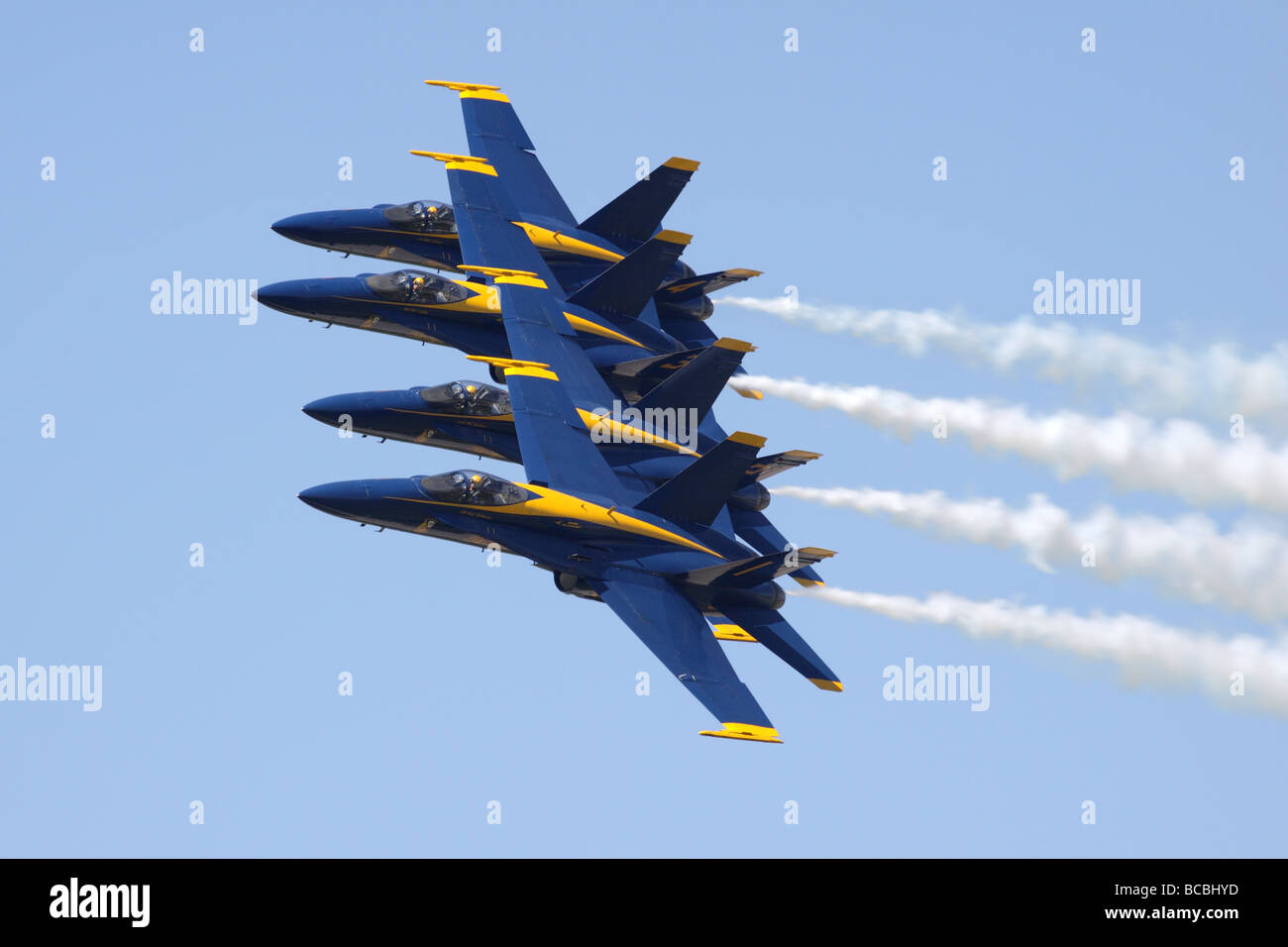 Janesville, Wisconsin - 31 Maggio 2009: U.S. Navy Blue Angels dimostrazione team esegue una foto pass presso la Southern Wisconsin Airfest Foto Stock