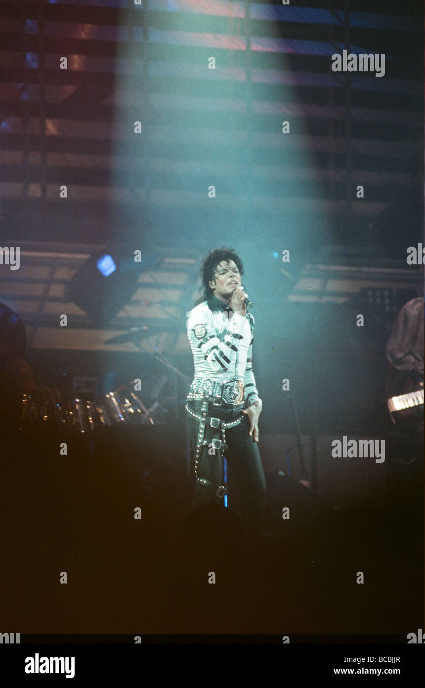 Michael Jackson visto qui dopo perforiming sul palco a Wembley durante il bad concert tour 14 Luglio 1997 Foto Stock
