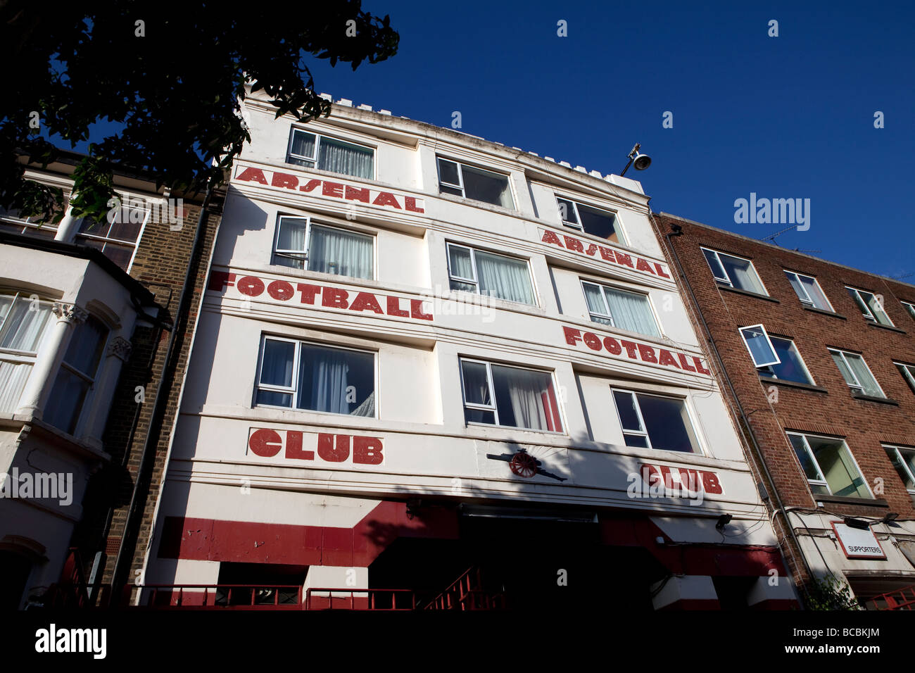 La facciata della vecchia Arsenal Football Club, lo stadio di Highbury. Ora trasformata in appartamenti. Foto Stock