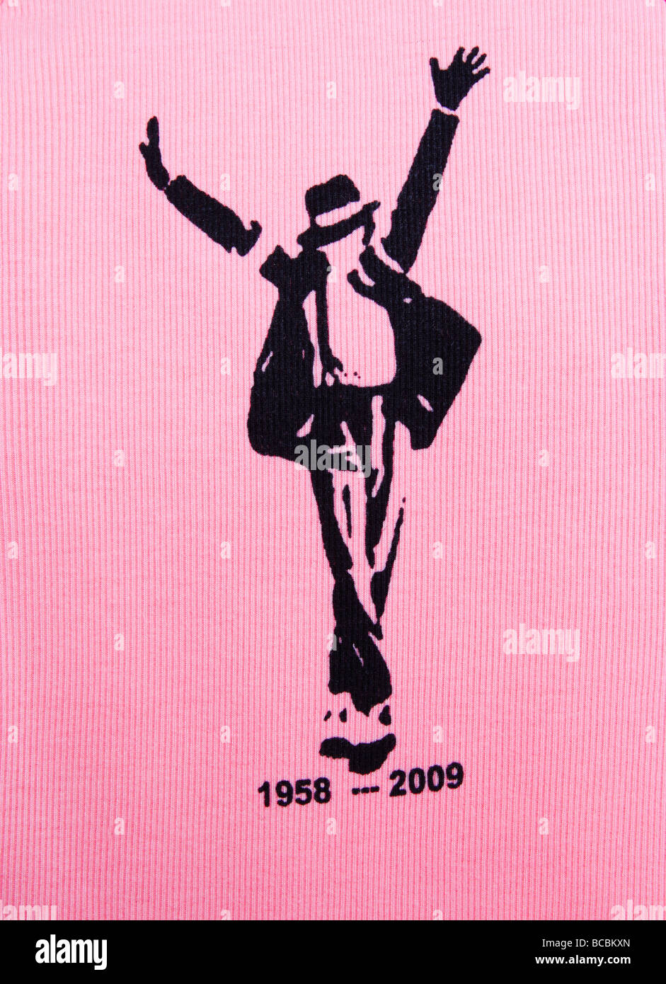 Michael Jackson T shirt sulla linea di lavaggio in Spagna. T shirt dice: 1958 - 2009. Foto Stock