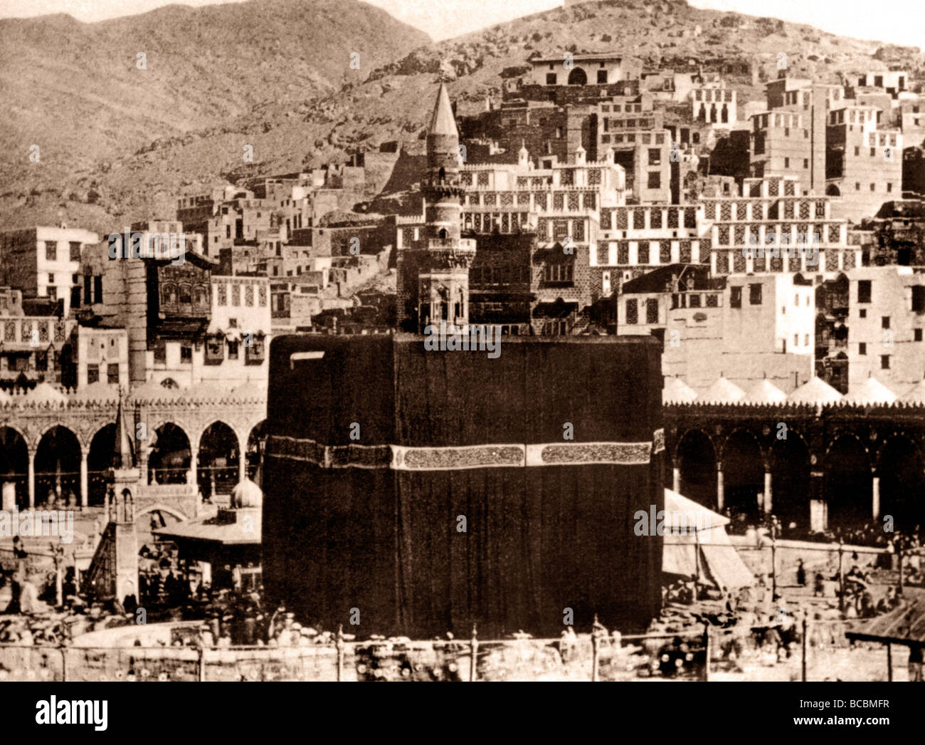Arabia Saudita la storica Kaaba della Grande Moschea di Mecca durante la  grande alluvione del Giubileo del mese di luglio 1950 con acqua Foto stock  - Alamy