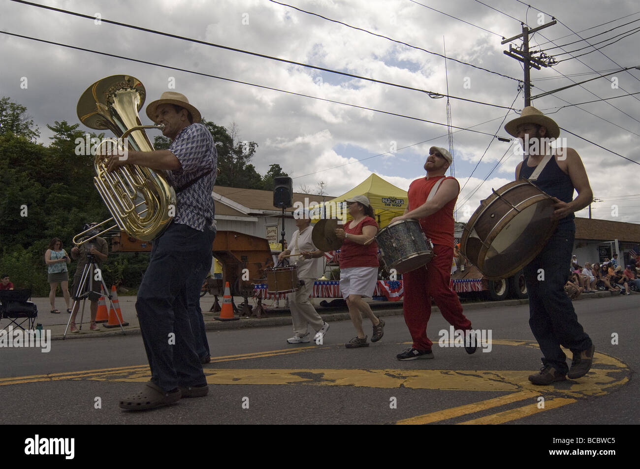 Lo stile della Louisiana Cajun Band marching in Hyde Park, NY 4 luglio sfilata Foto Stock