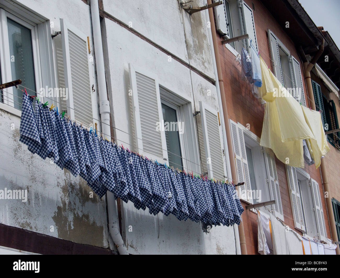 Spagna, San sebastion, tovaglioli, linea di lavaggio,blu,verificare, ristorante. Foto Stock