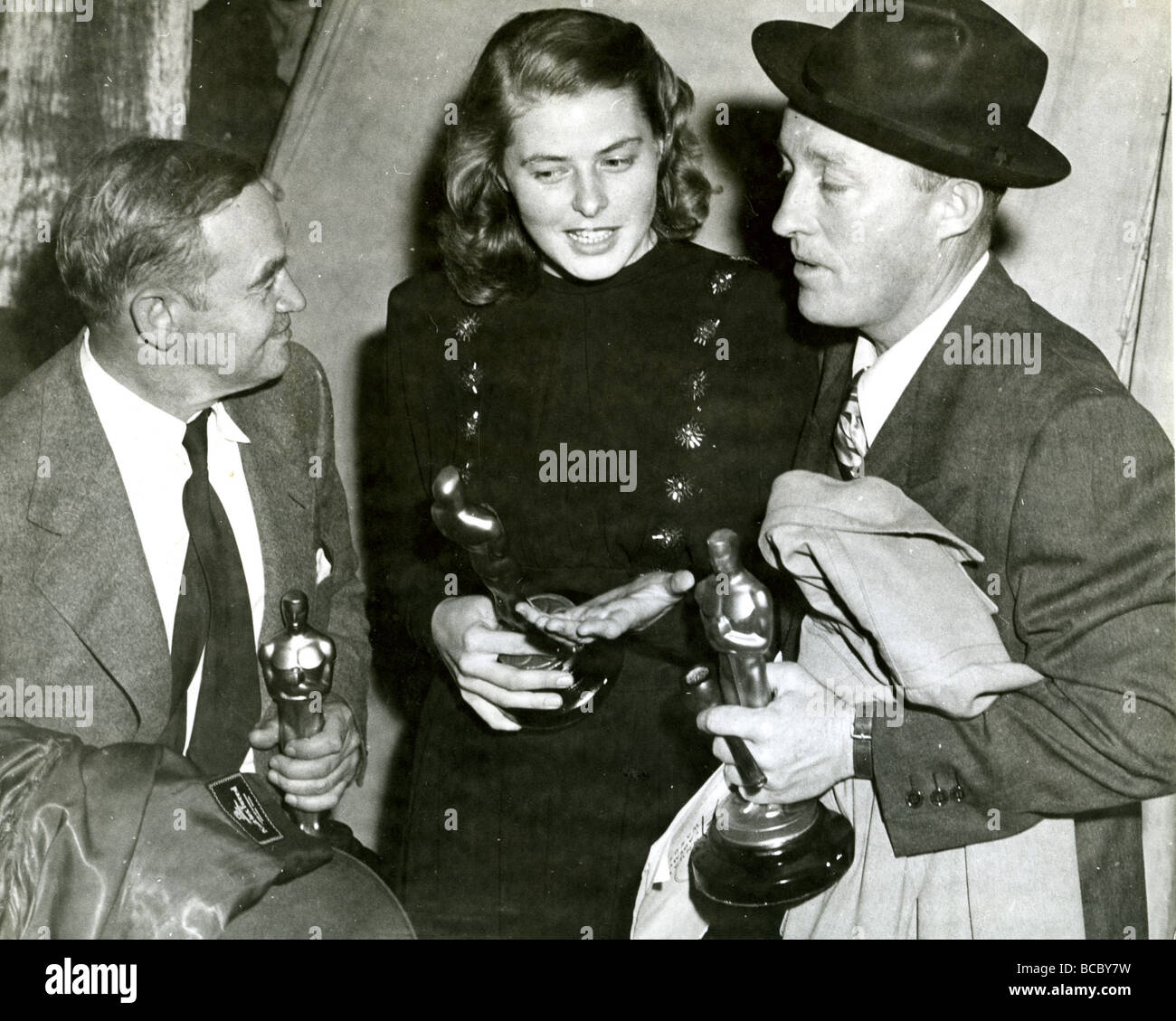 1944 Oscar da l: B Fitzgerald come miglior attore non protagonista Ingrid Bergman per Gaslight e Bing Crosby per andare a modo mio Foto Stock
