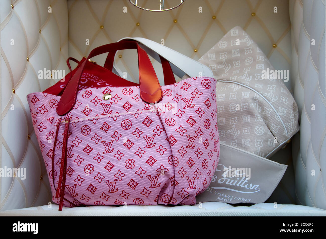 Louis Vuitton Paris Champs Elysees fashion Avenue Grand Boulevard Foto Stock