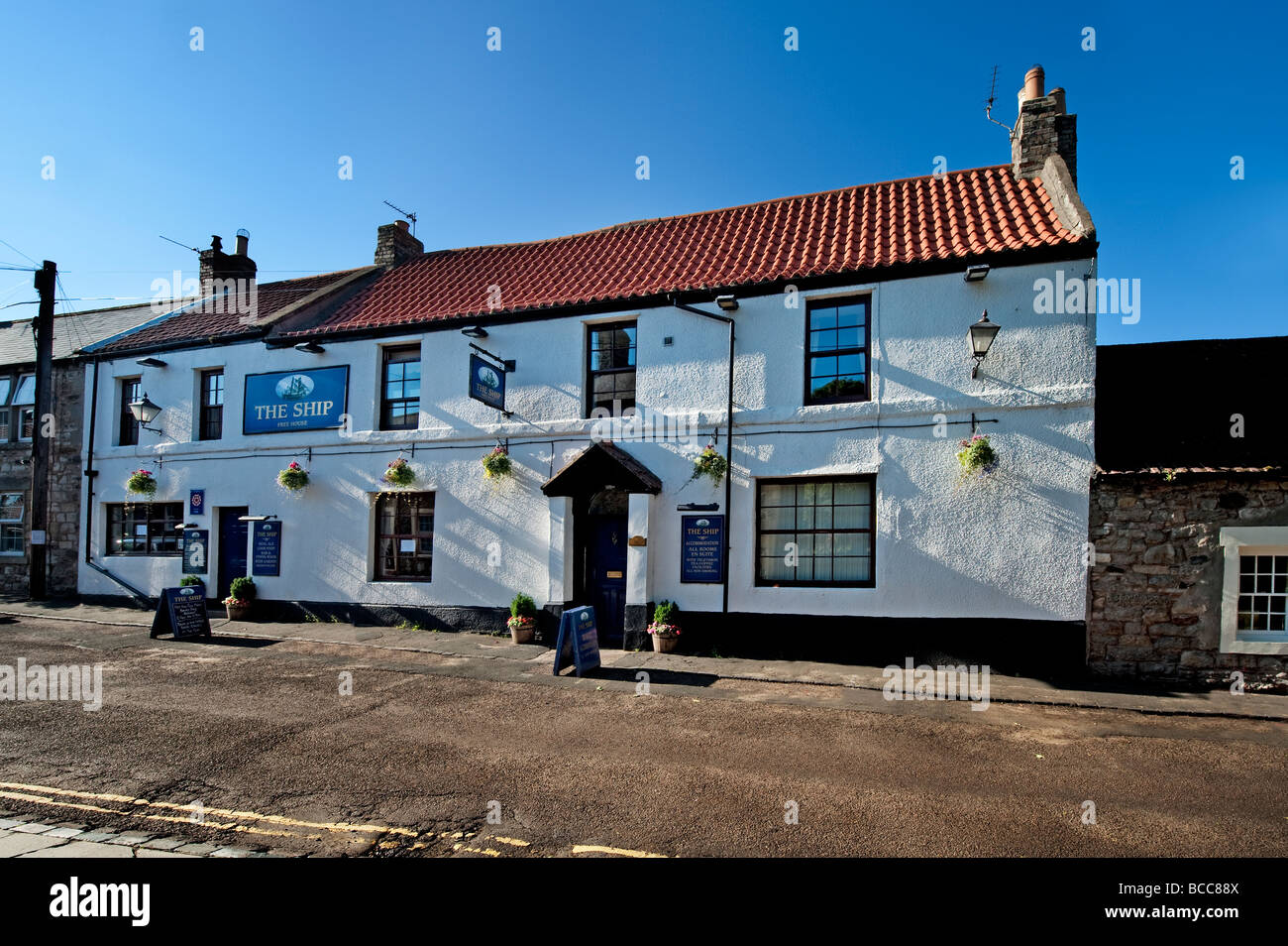 La nave Inn una casa pubblica la Marygate area di Lindisfarne village. Foto Stock
