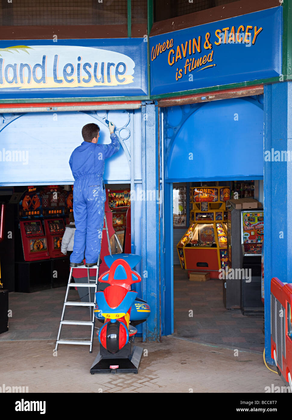 Manutenzione su sala giochi dove Gavin e Stacey è girato Barry Island Wales UK Foto Stock