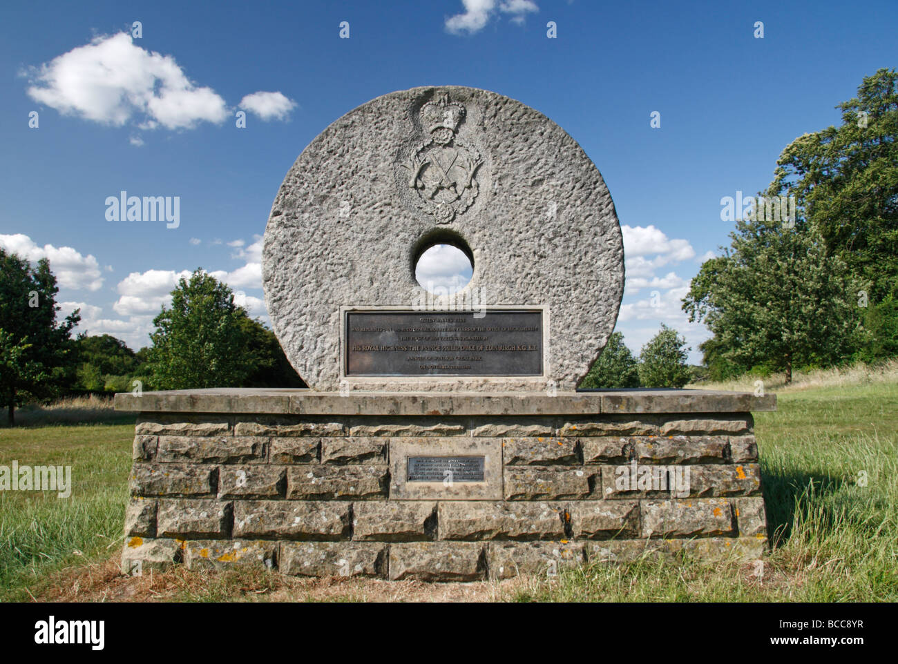 La macina memoriale sulla Queen Anne's ride in Windsor Great Park, Berkshire, Inghilterra. Foto Stock