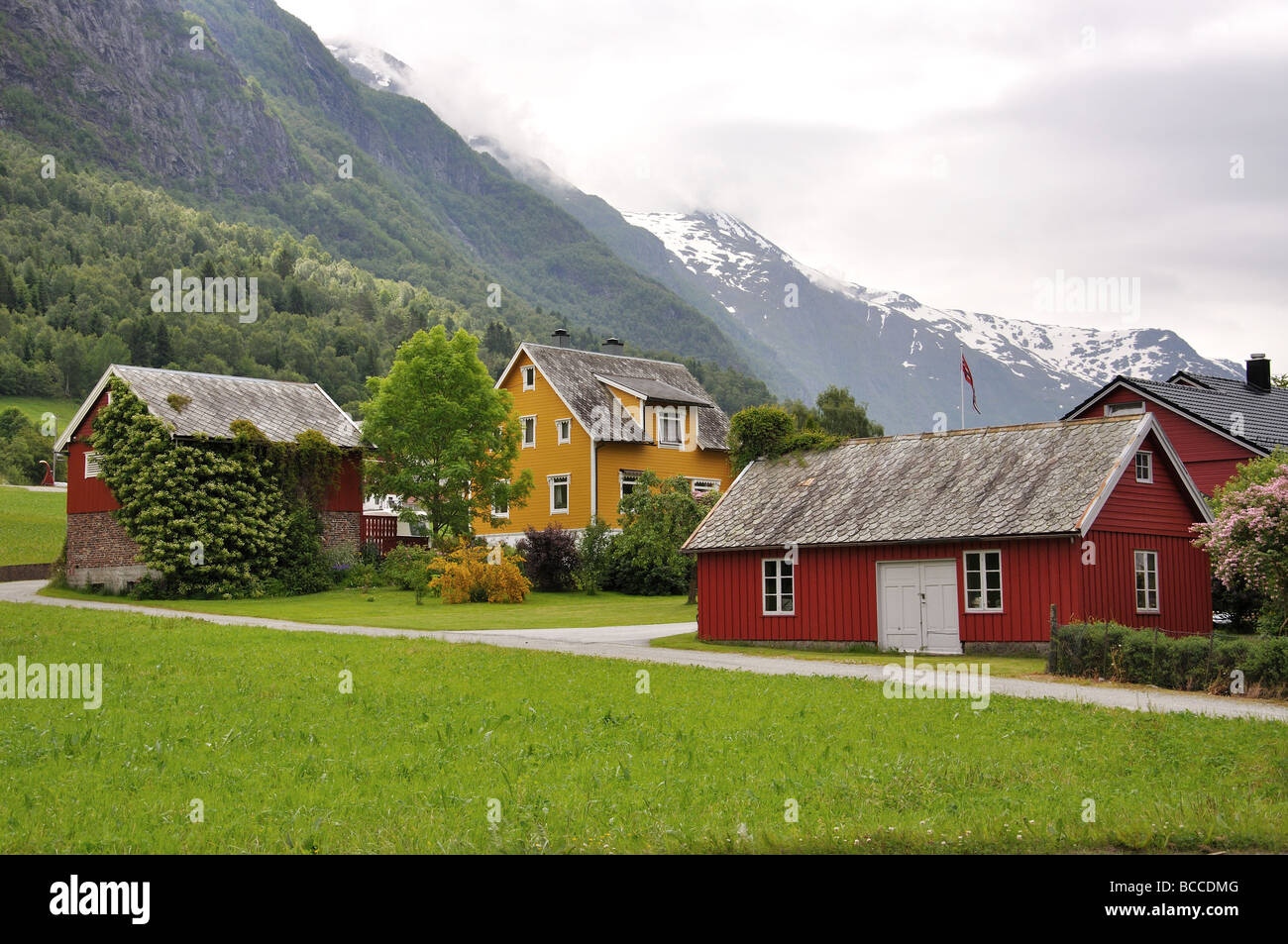 Case tradizionali, Olden, Nordfjordeid, Sogn og Fjordane, Norvegia Foto Stock