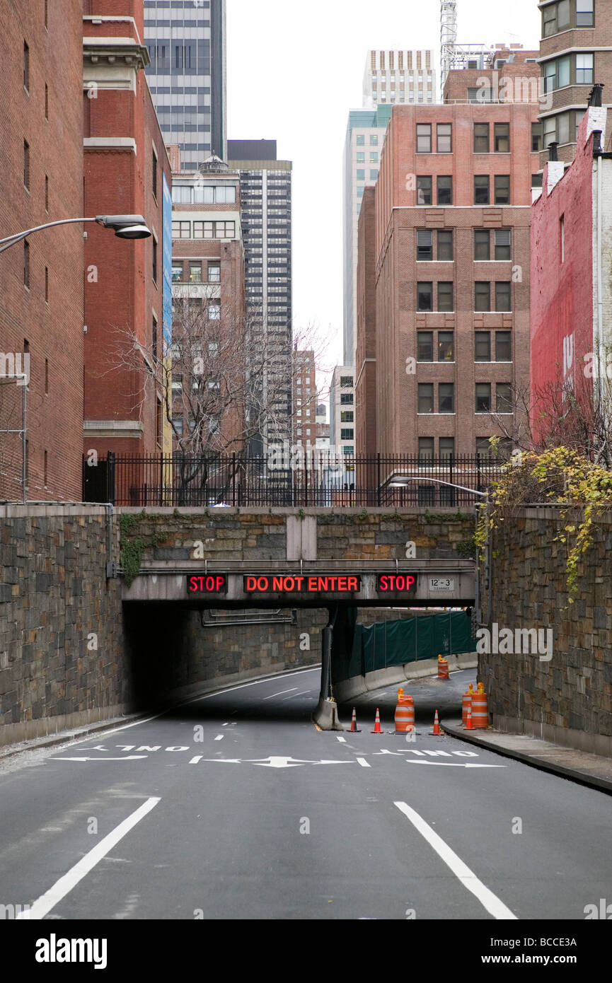 Non immettere segno su un ponte in tunnel di New York City USA 2006 Foto Stock