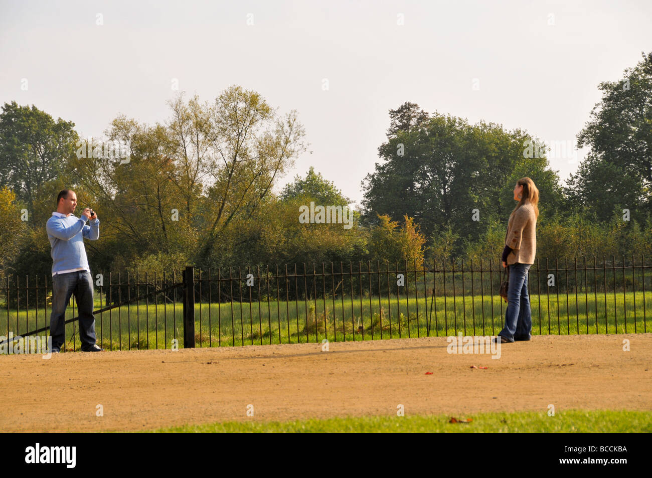 Paio di fotografare ogni altro Foto Stock