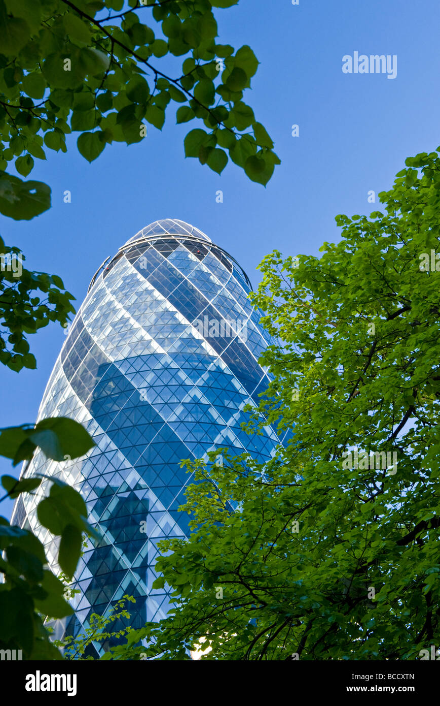 Il Gherkin o la Swiss Re Building, City of London, Londra, Inghilterra, Regno Unito Foto Stock