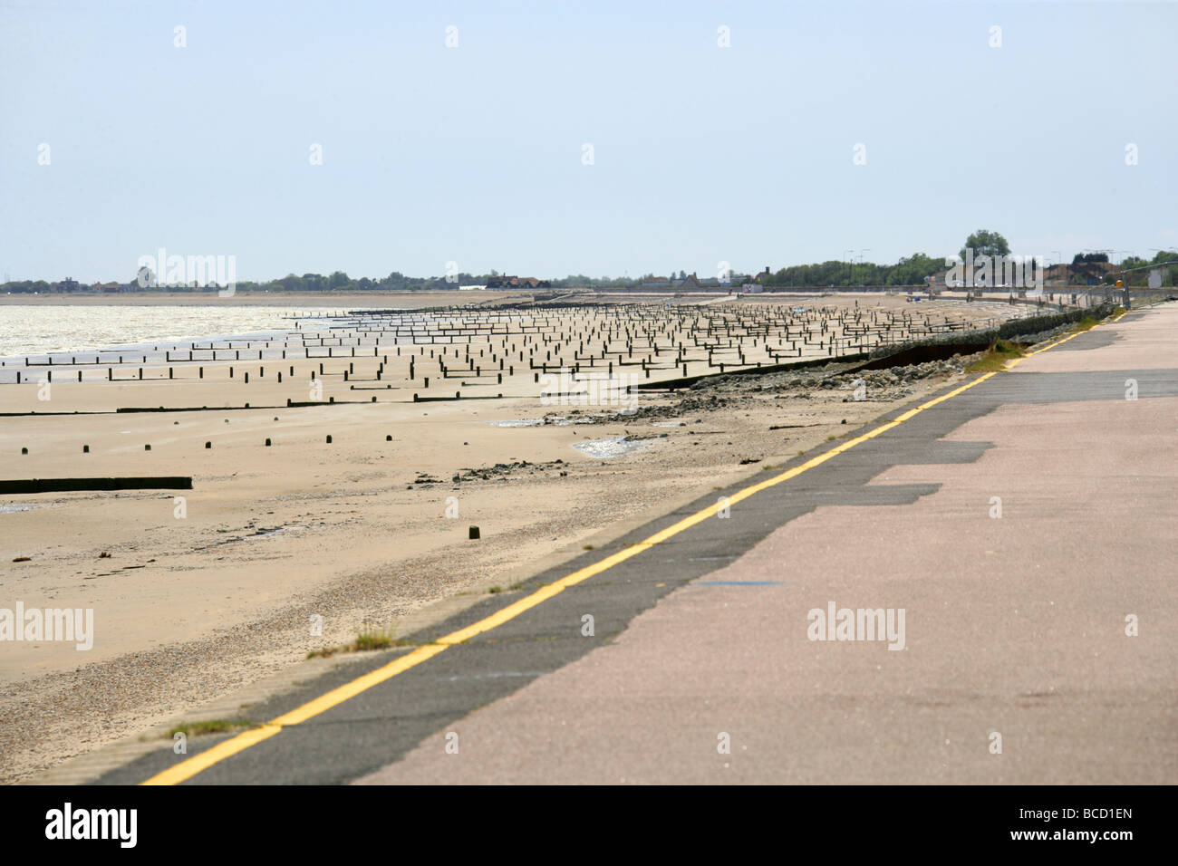 Di fronte al mare a Dymchurch, Kent, Regno Unito Foto Stock