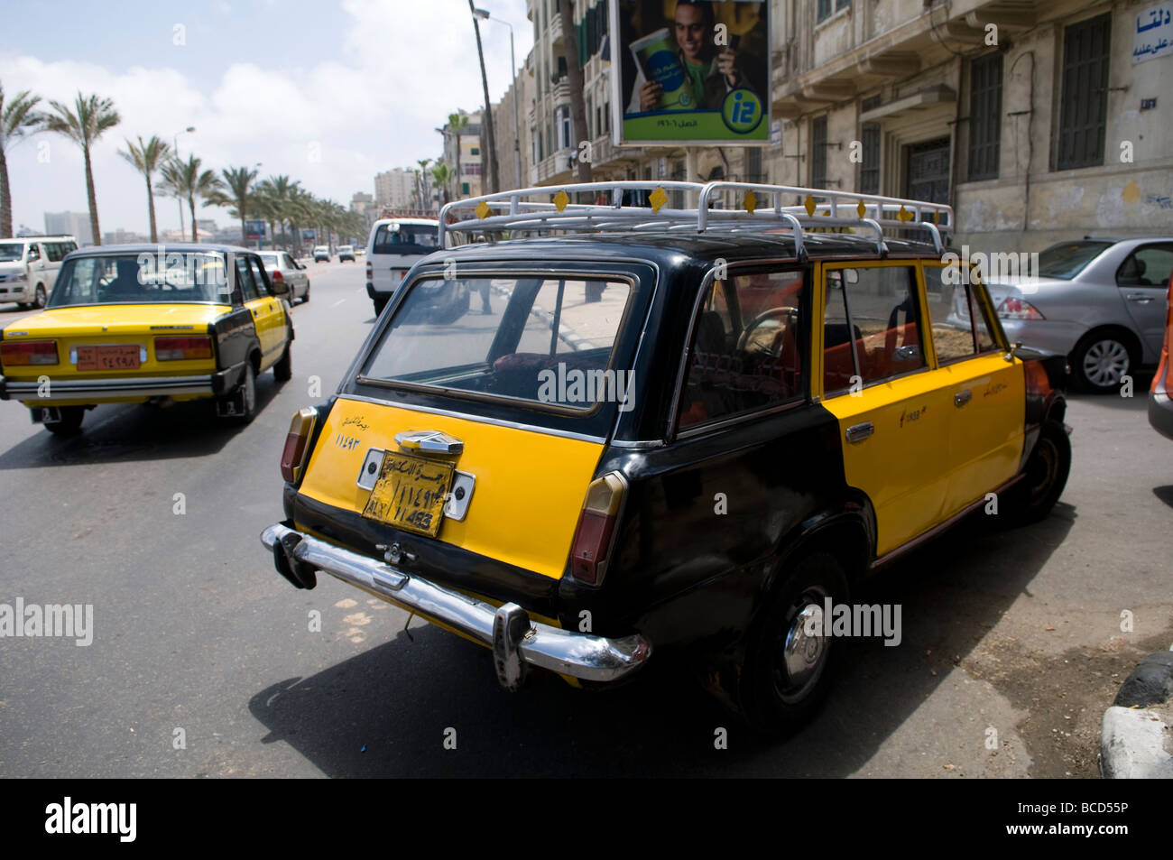 Colorato taxi egiziano a vagare per le strade di Alessandria, Egitto. Foto Stock
