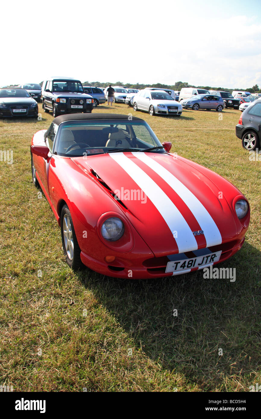 Un Red & White stripped due seat TVR Chimera parcheggiate nel parcheggio pubblico al Festival di Goodwood di velocità, luglio 2009. Foto Stock