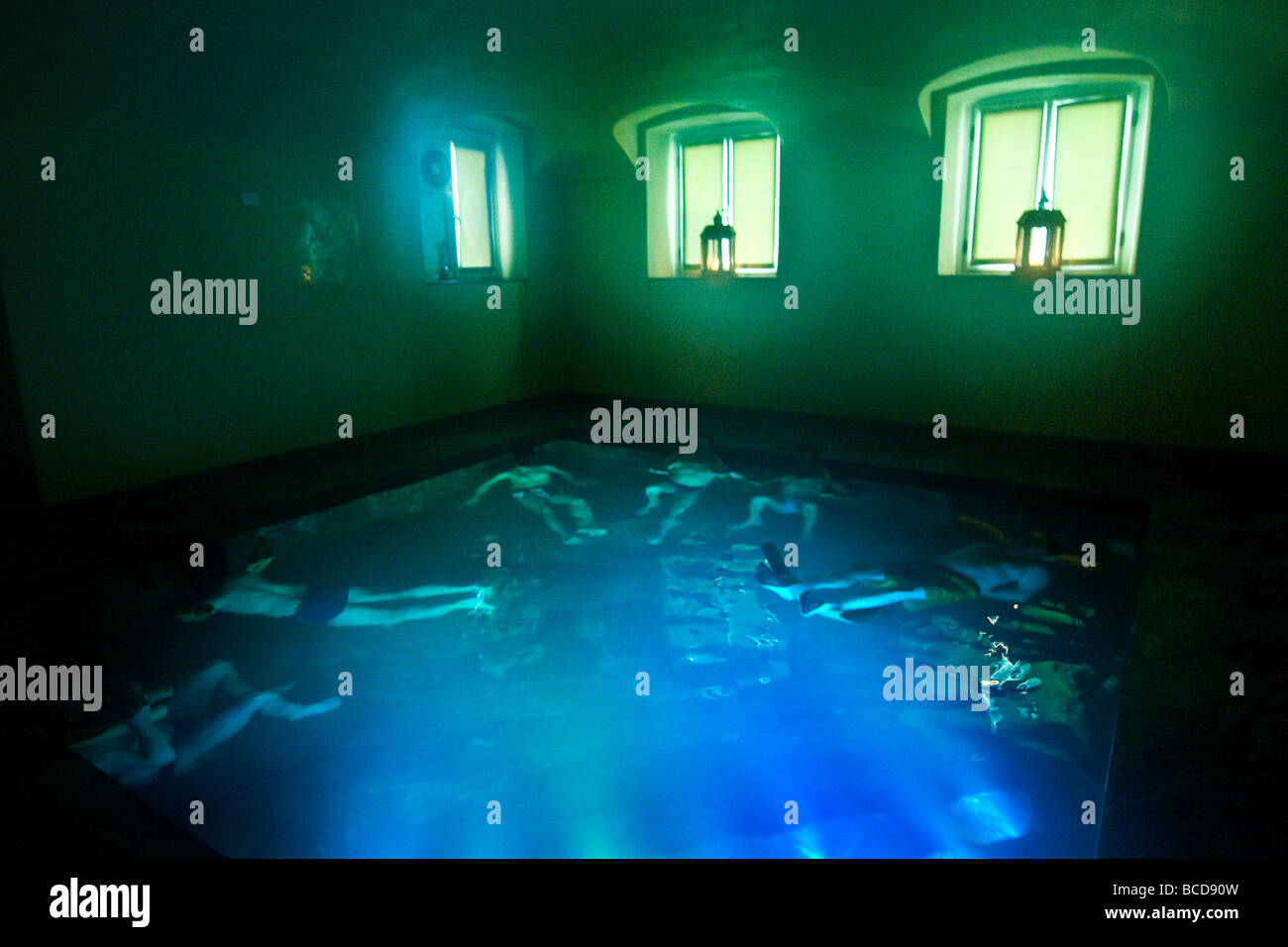 Piscina cromoterapia Pré Saint Didier Spa Aosta Italia Foto Stock
