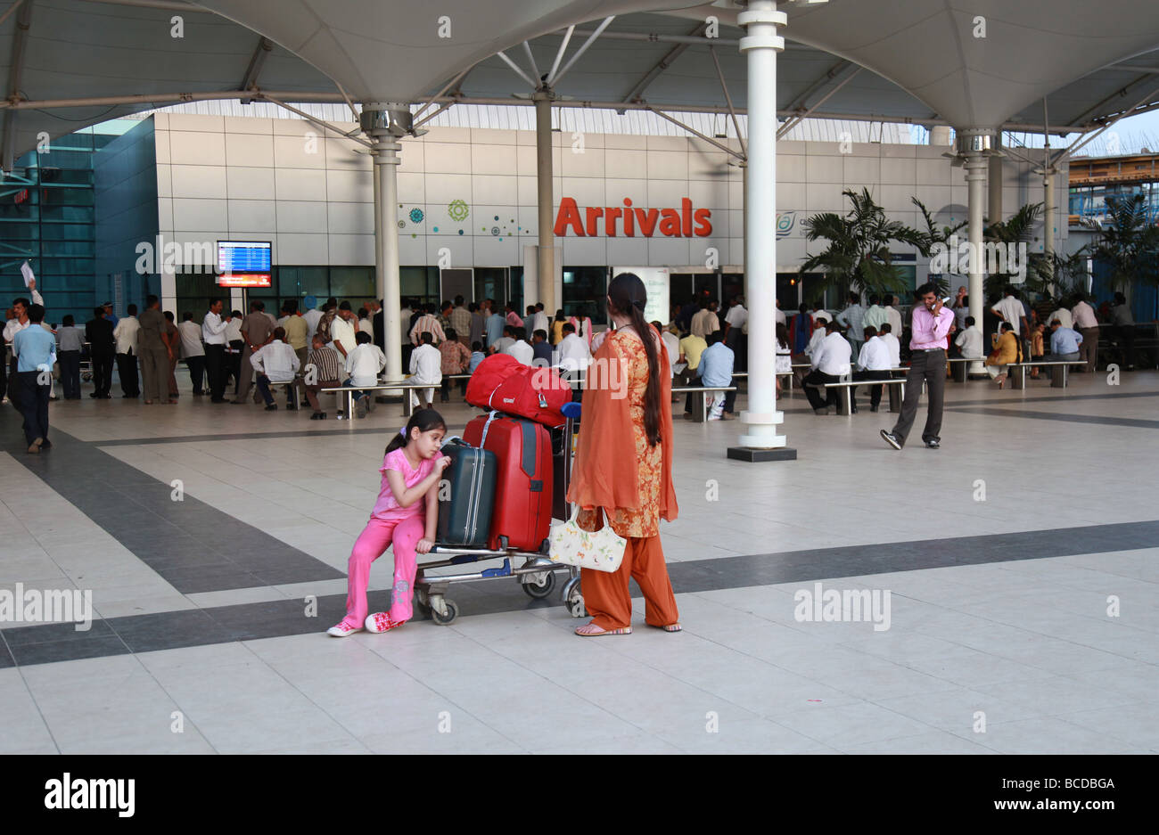 Il lounge degli arrivi, Aeroporto di Mumbai India Foto Stock