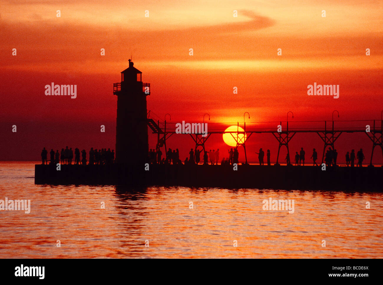 Michigan Tramonto sul lago Michigan a South Haven faro Foto Stock