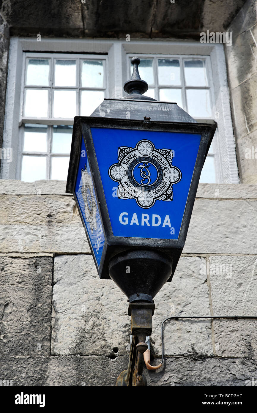Irish Garda polizia segno lampada a Dublino Repubblica di Irlanda Foto Stock