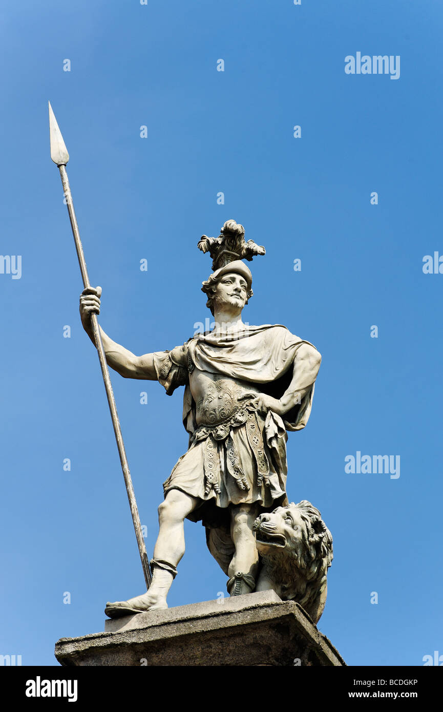 Statua con Lion il Castello di Dublino Repubblica di Irlanda Foto Stock