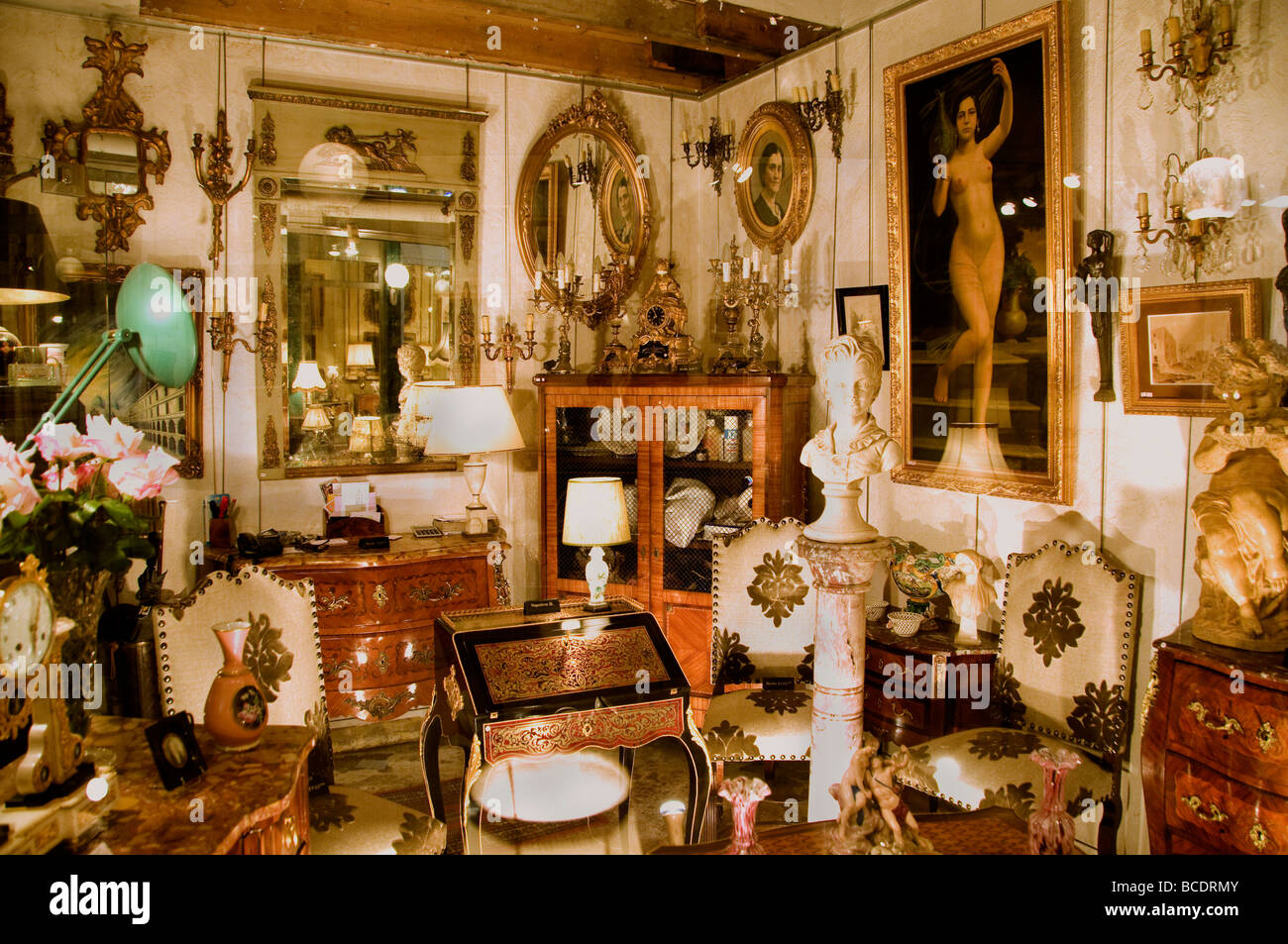 Marche aux Puces de Saint Ouen mercato delle pulci di Parigi Foto Stock