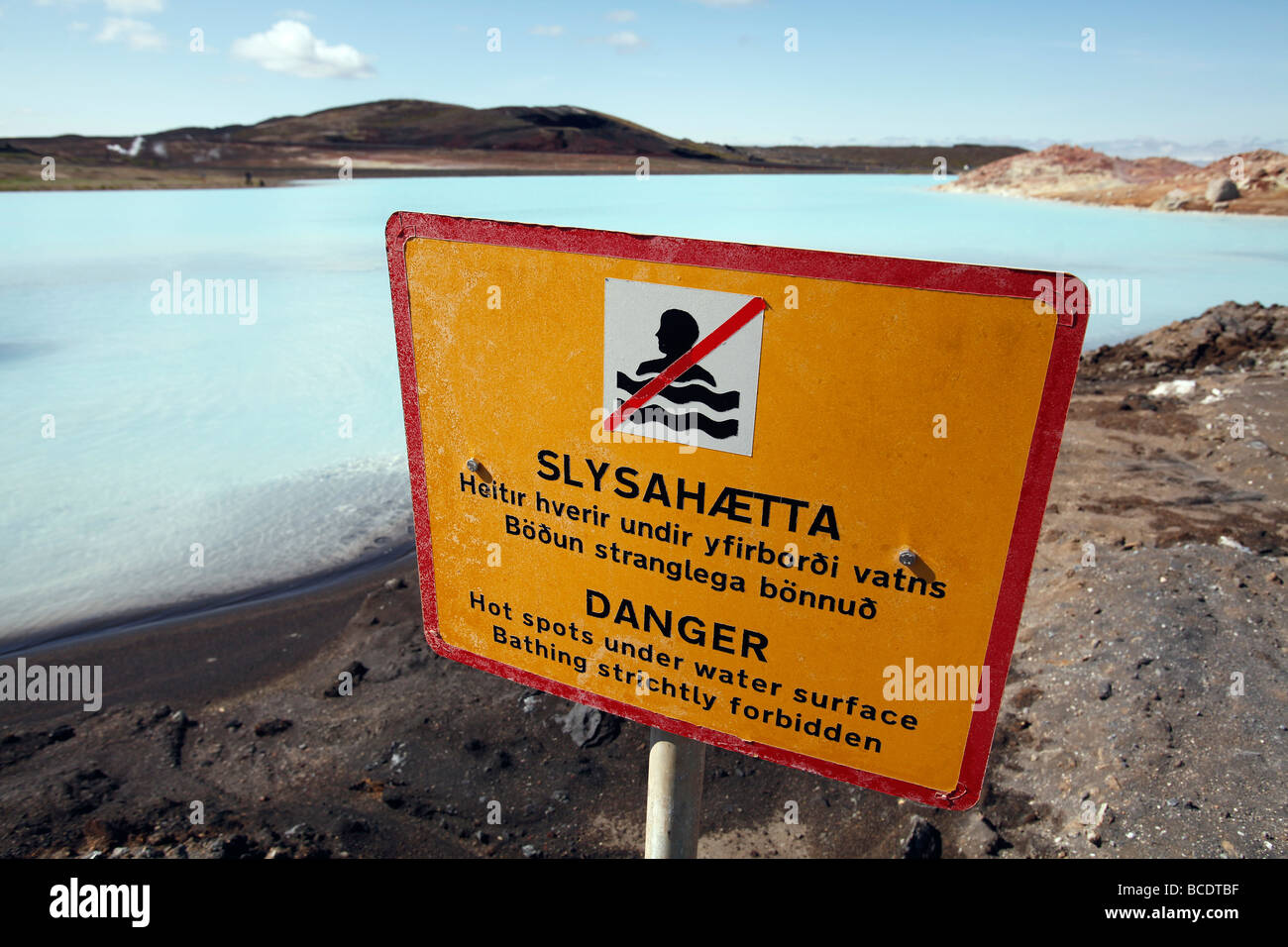 Segnaletica di pericolo, piscina geotermica, Bjarnarflag stazione elettrica geotermica, Mývatn, Islanda Foto Stock