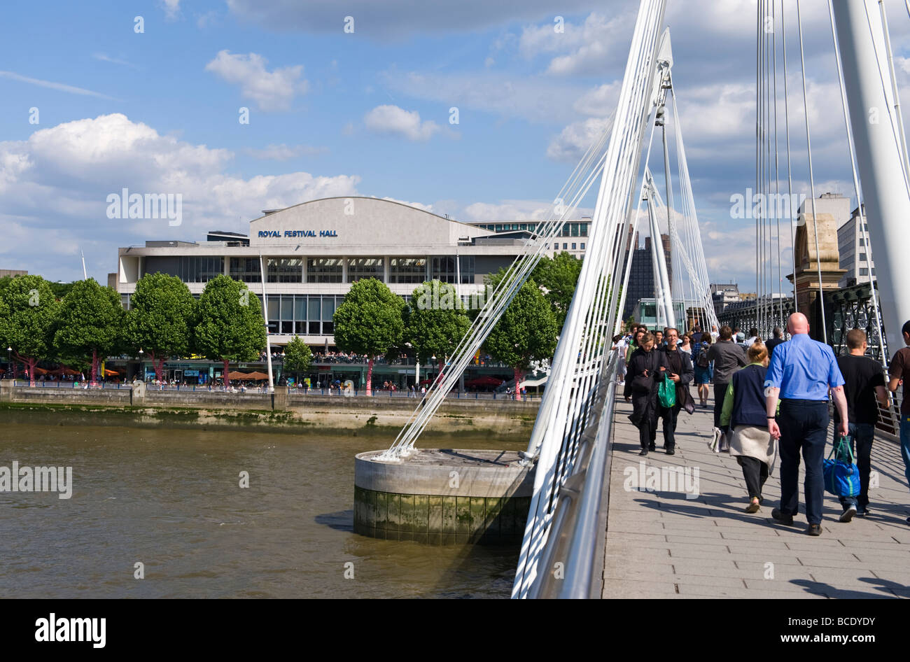 Il Royal Festival Hall visto da Hungerford Bridge, Londra, Inghilterra. Foto Stock