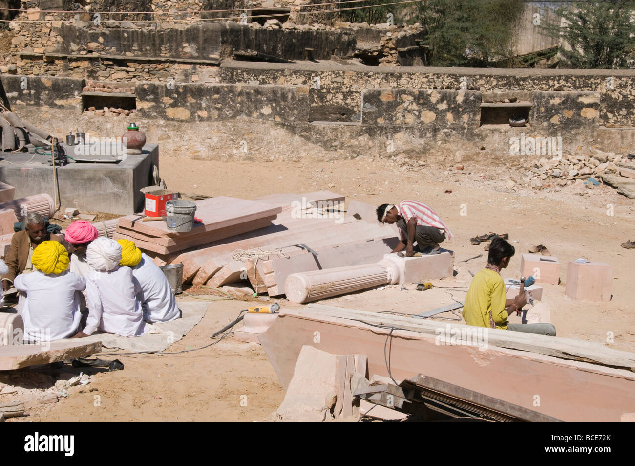 Abitante delle competenze,Argentiere, String Makers,Potters,lavoratori di campo,la vita del villaggio,residenti,gli anziani del villaggio,Nimaj,Rajasthan,l'India Foto Stock