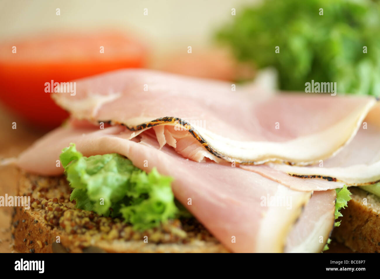 Preparato di fresco aperto sana insalata di prosciutto sandwich con n. di persone Foto Stock