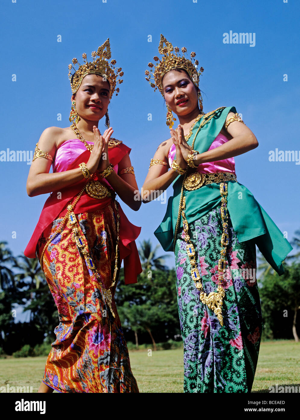 2336 tailandese tradizionale ballerini in abito classico della Thailandia Foto Stock