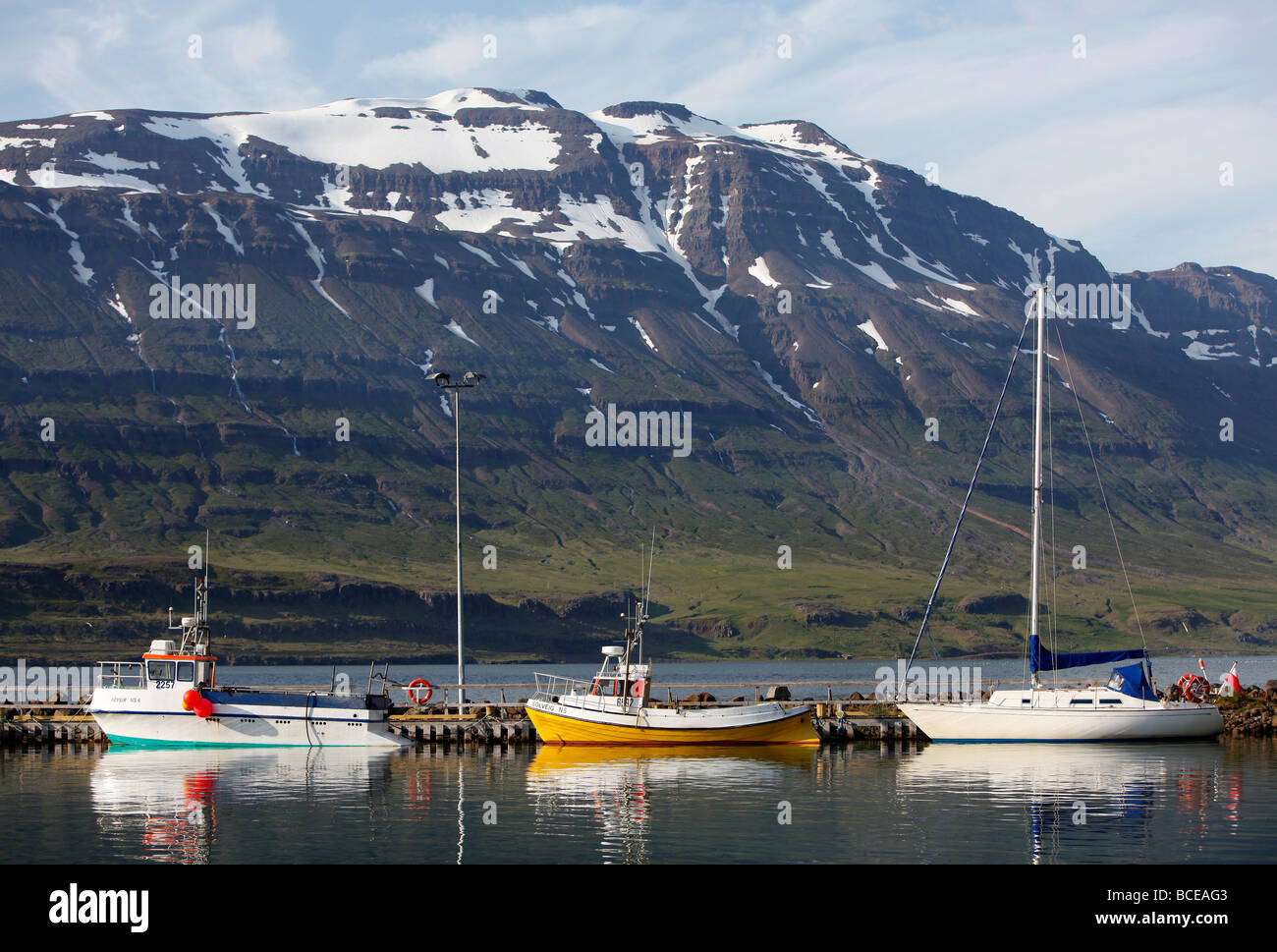 Circostante: Seyðisfjörður, Islanda Foto Stock