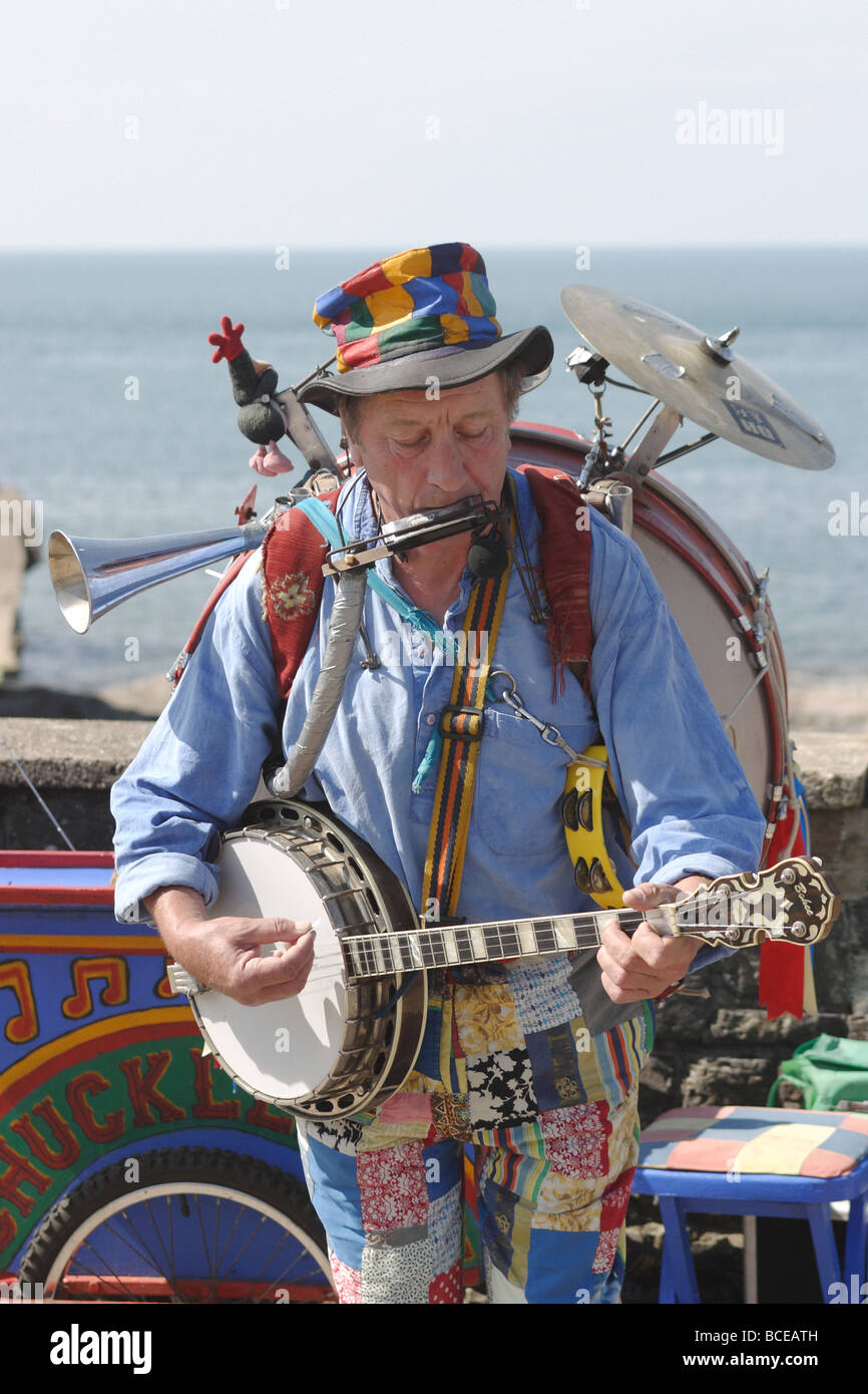 Chucklefoot one man band divertente folle sul mare Foto Stock