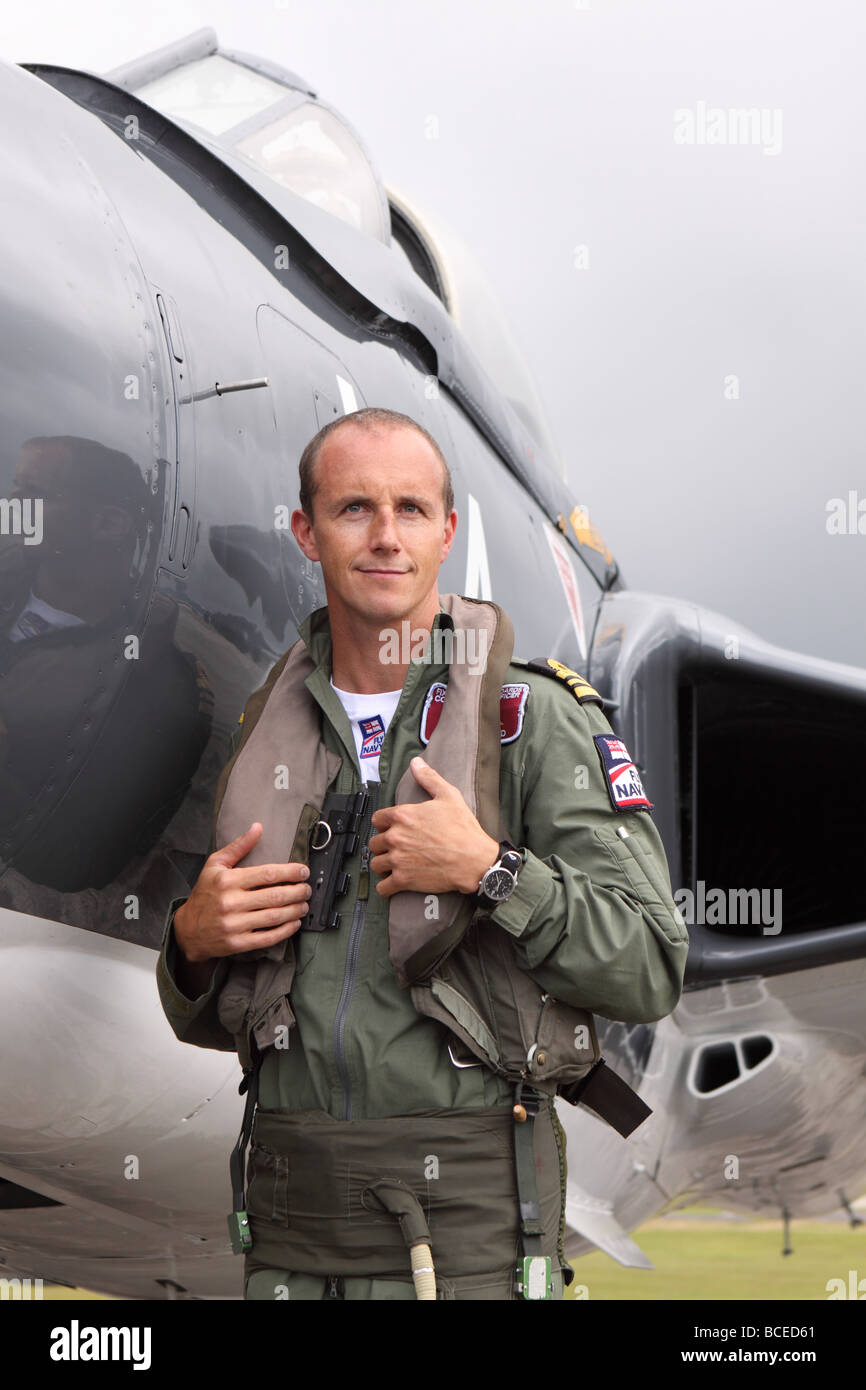 Lt Cdr Matt Whitfield Royal Navy pilota con De Havilland Sea Vixen FAW 2 tutti meteo jet fighter un warbird privato aeromobile Foto Stock