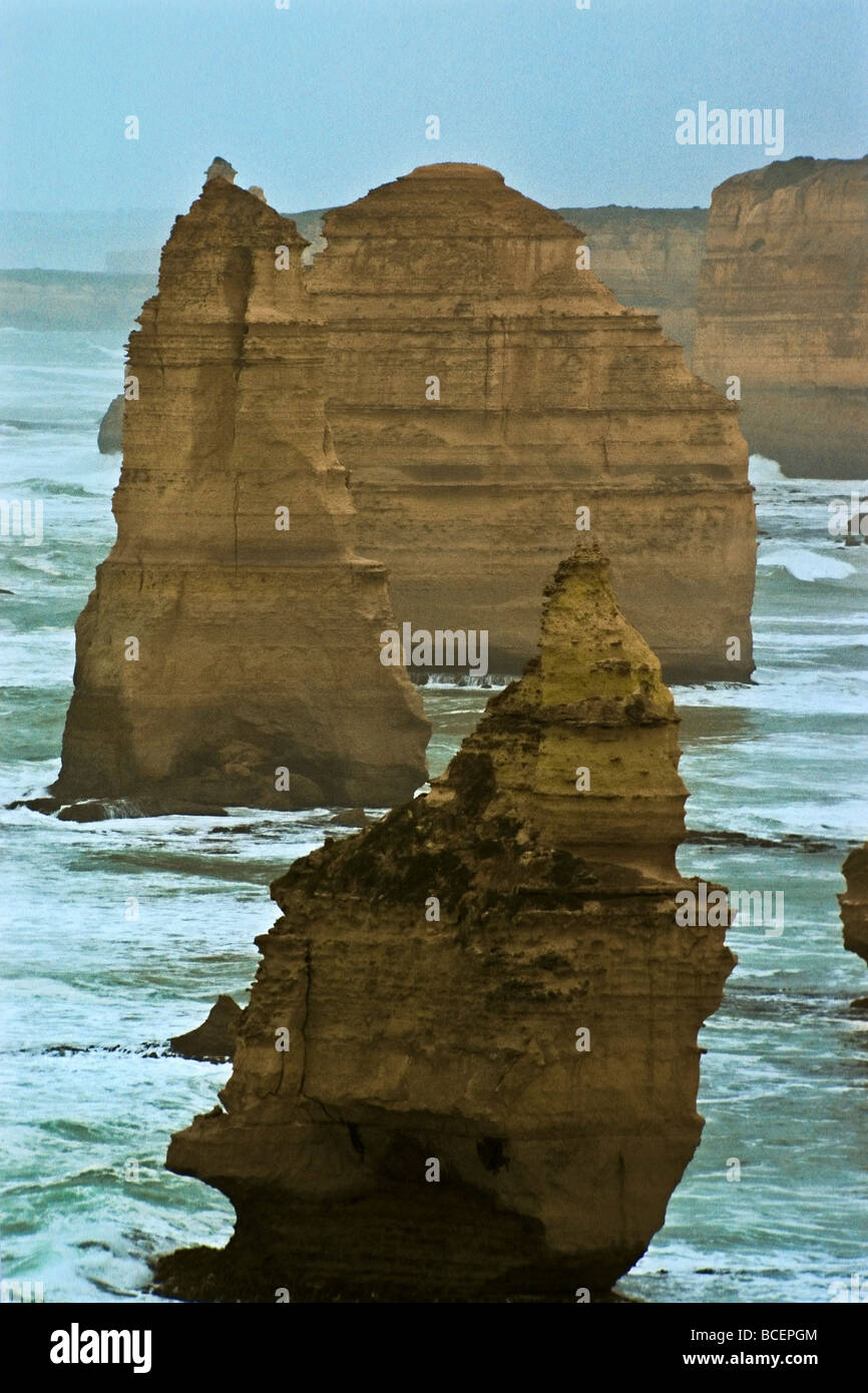 L'erosione di soft scogliere calcaree creato i dodici Apostoli. Foto Stock