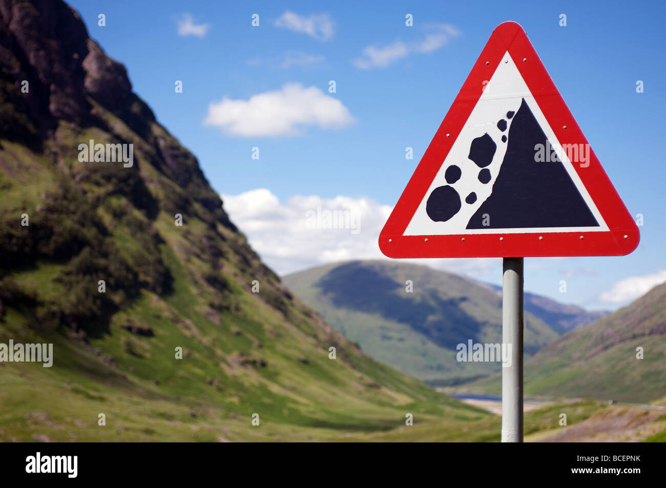 Caduta di massi il traffico stradale segno, Scozia. Foto Stock