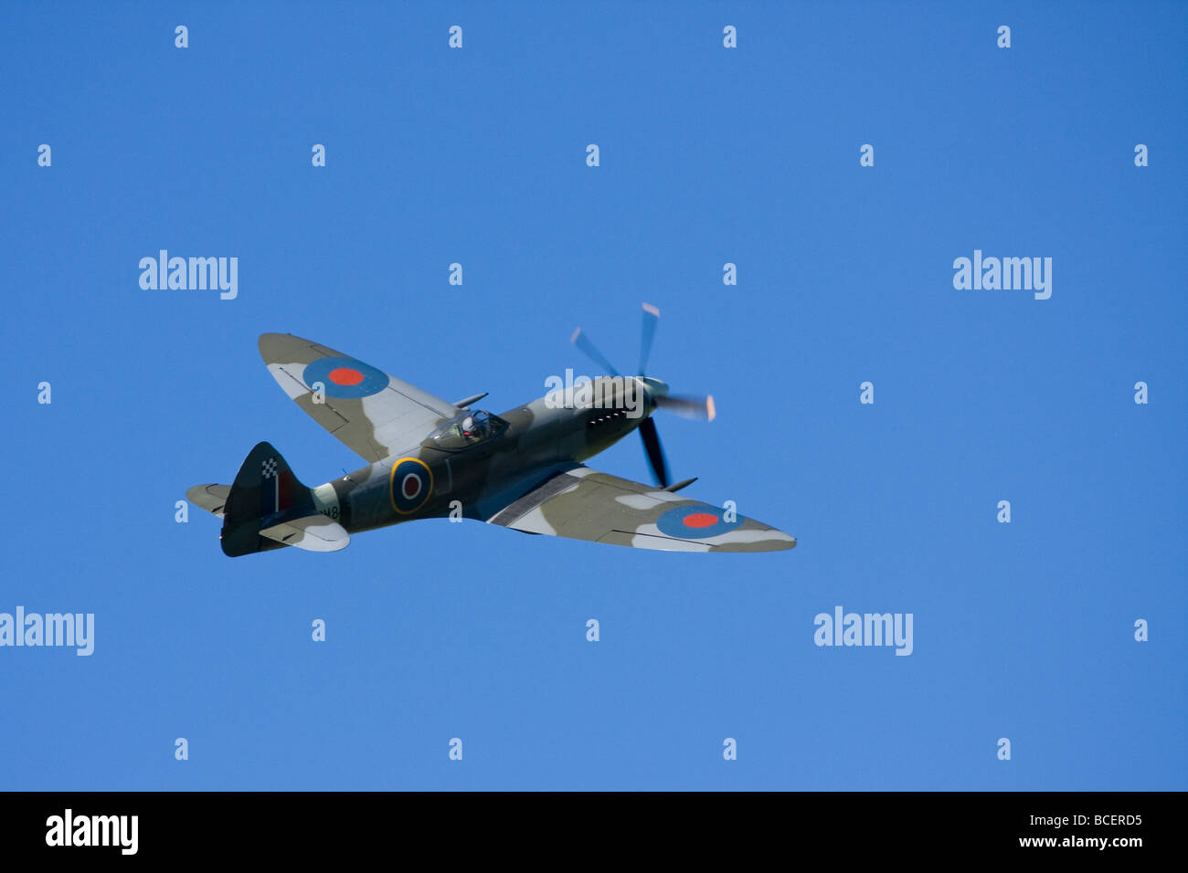 Vecchio Spitfire elica piano in corrispondenza di un'esibizione aerea Foto Stock