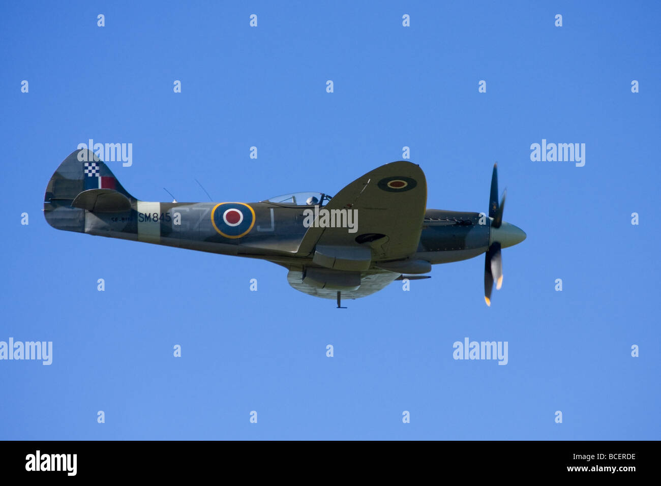 Vecchio Spitfire elica piano in corrispondenza di un'esibizione aerea Foto Stock