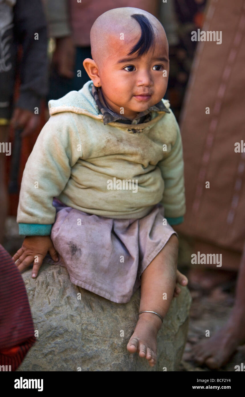 Myanmar Birmania, Stato di Rakhine, Gyi Dawma. Una giovane ragazza a Gyi Dawma village. Foto Stock