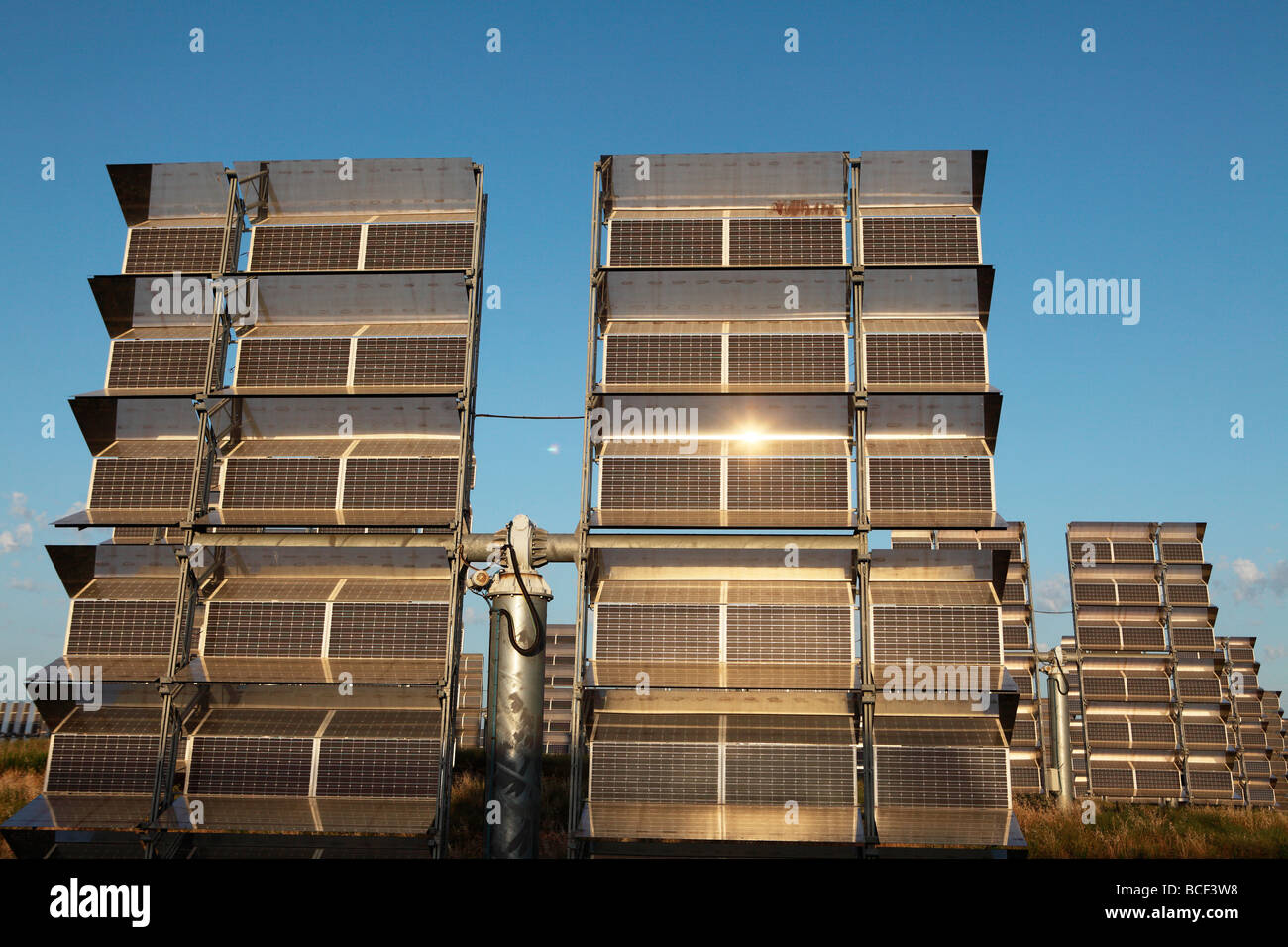 Impianto elettrico costruito dalla società spagnola Abengo a Sanlucar la Mayor, vicino a Siviglia, Spagna Foto Stock