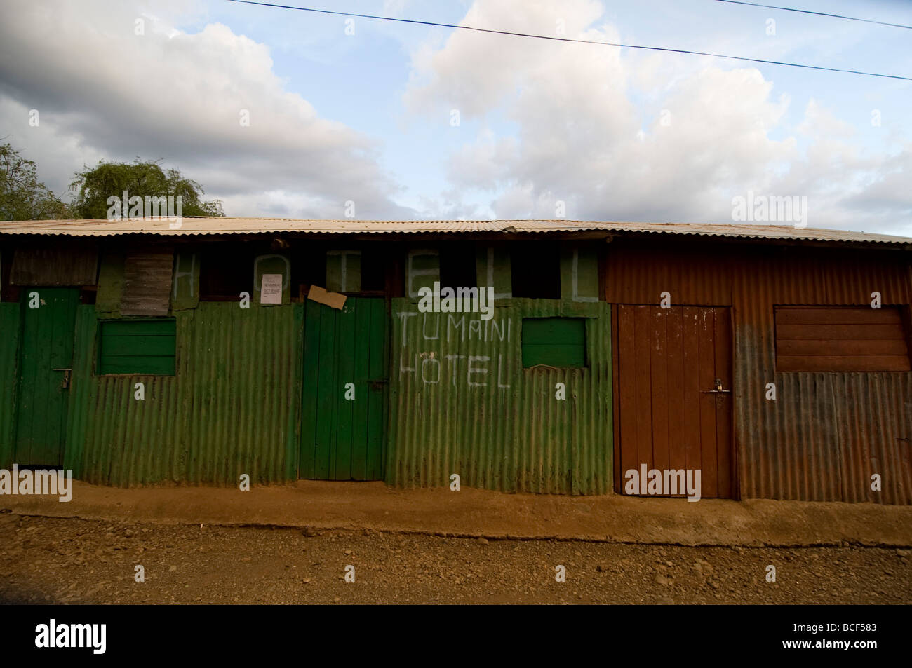 Ferro corrugato Hotel. Tangulbei, Rift Valley Kenya Foto Stock