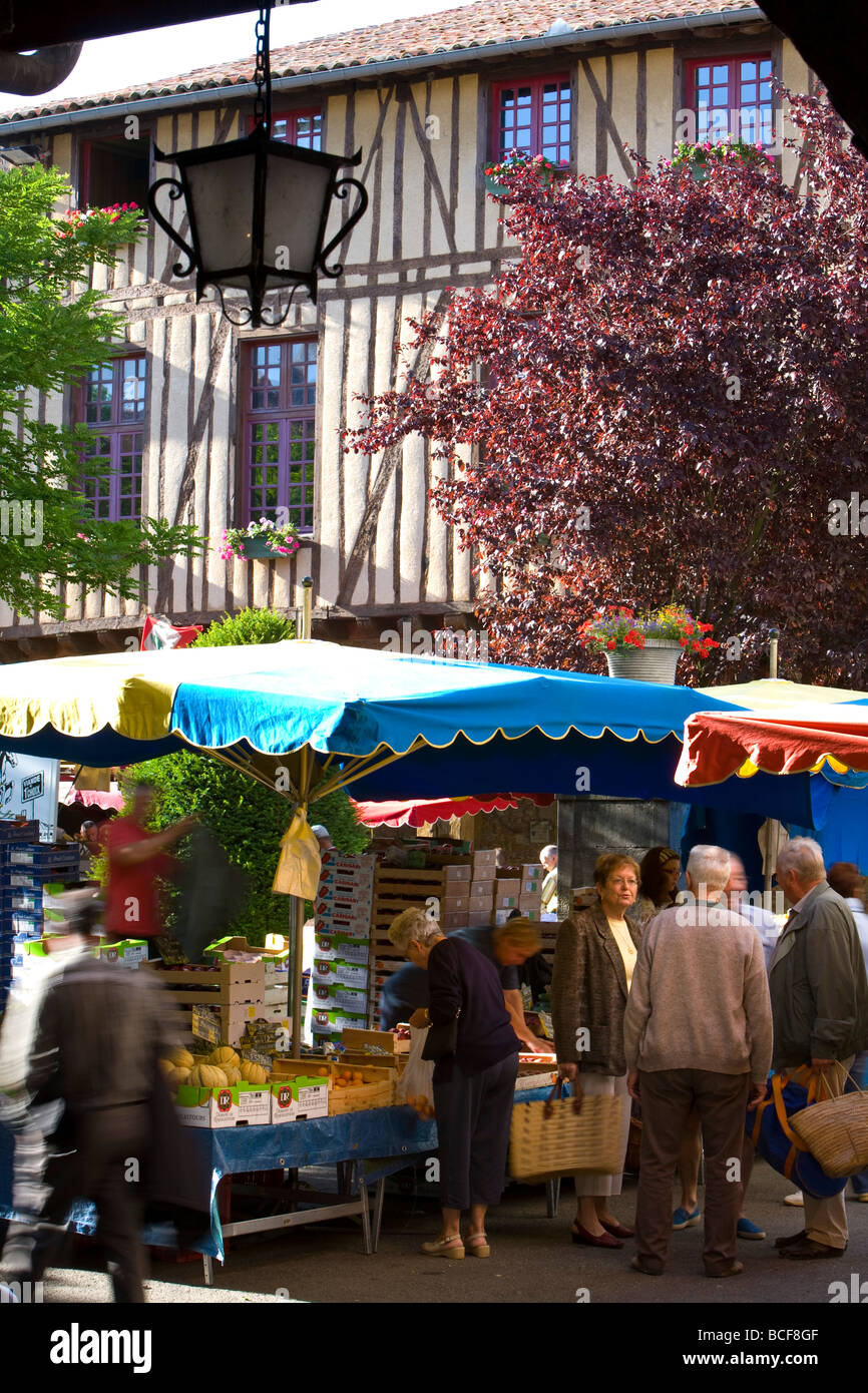 Giorno di mercato, Mirepoix, Ariège, Midi-Pirenei, Francia Foto Stock
