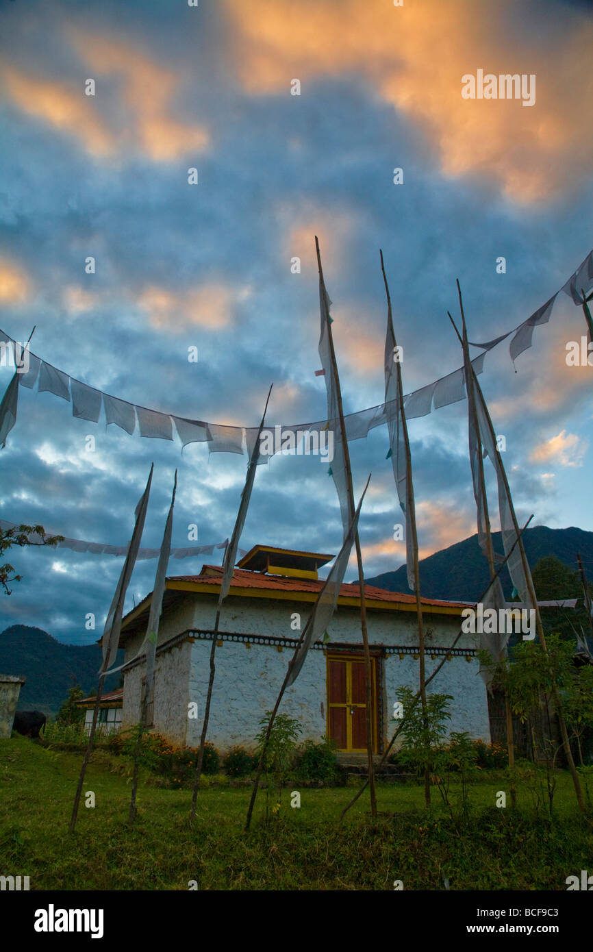 India, Sikkim, Khecheopalri Lake, Khecheopalri Gompa Foto Stock