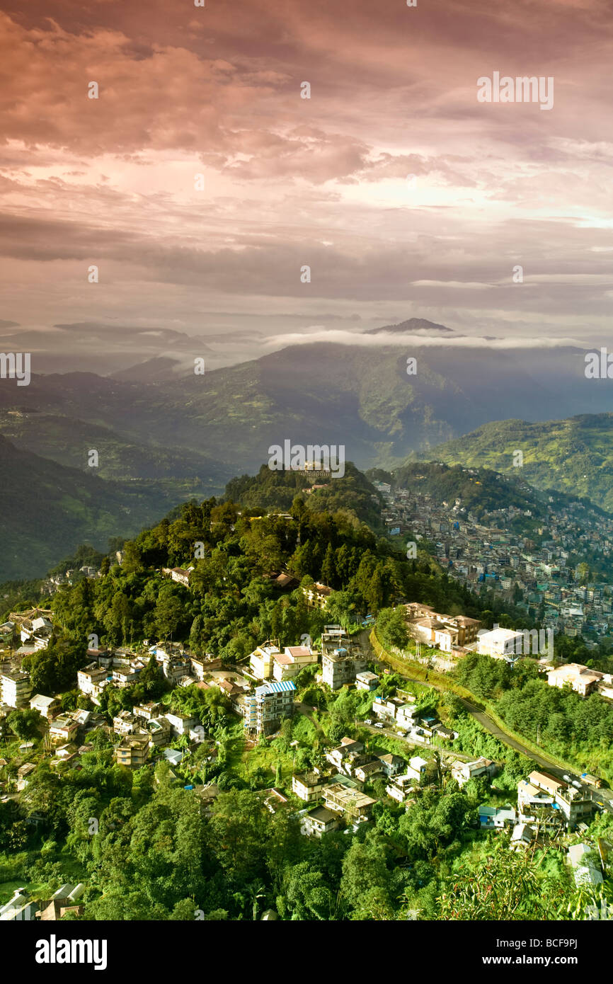 India, Sikkim, Gangtok, la vista della città da Ganesh Tok viewpoint Foto Stock