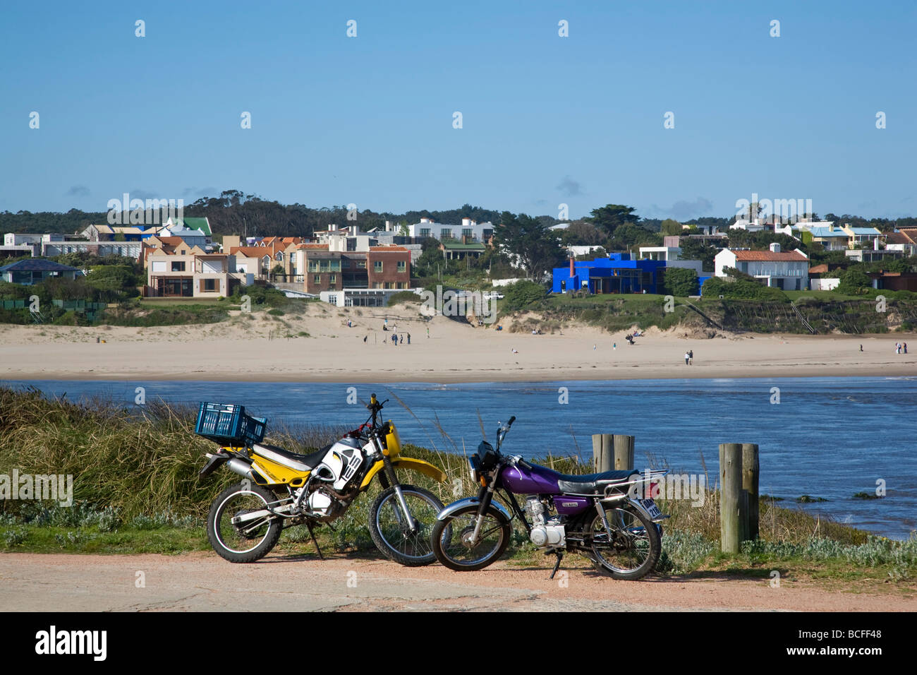 Motoccycles presso la barra, a Punta del Este, Uruguay Foto Stock