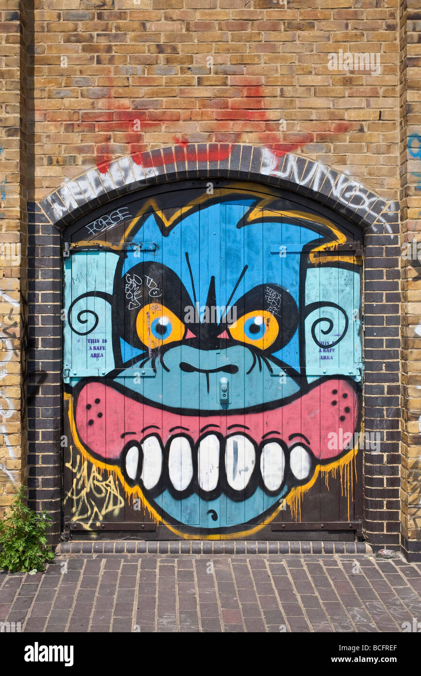 Muso di scimmia graffiti. Hackney, East London, England, Regno Unito Foto Stock